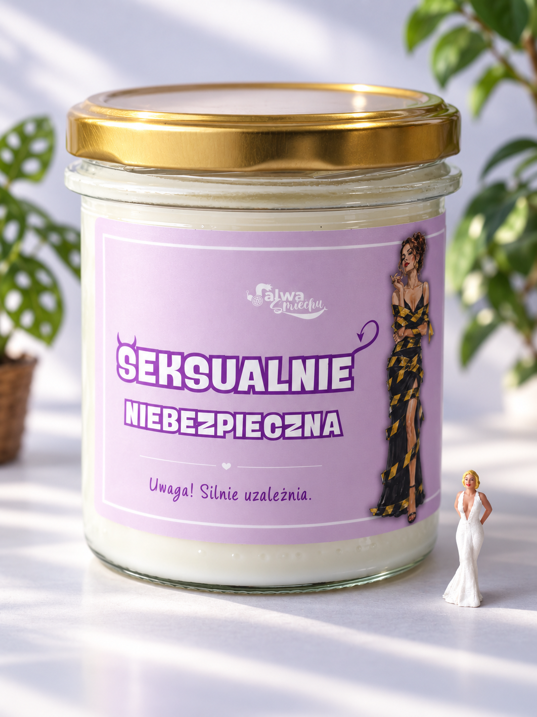 SEKSUALNIE NIEBEZPIECZNA - świeca sojowa 370 ml